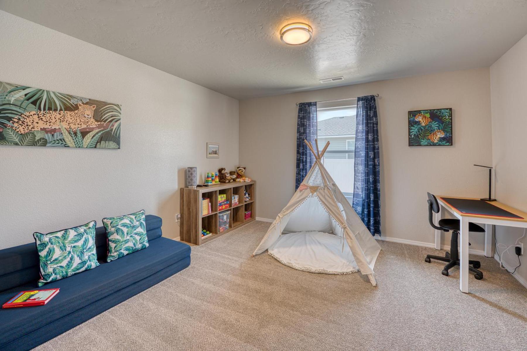 Family Friendly Playroom Garage Caldwell Ngoại thất bức ảnh