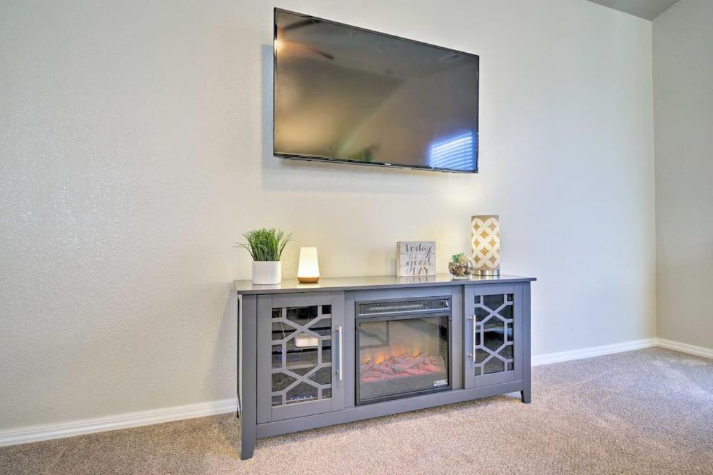 Family Friendly Playroom Garage Caldwell Ngoại thất bức ảnh