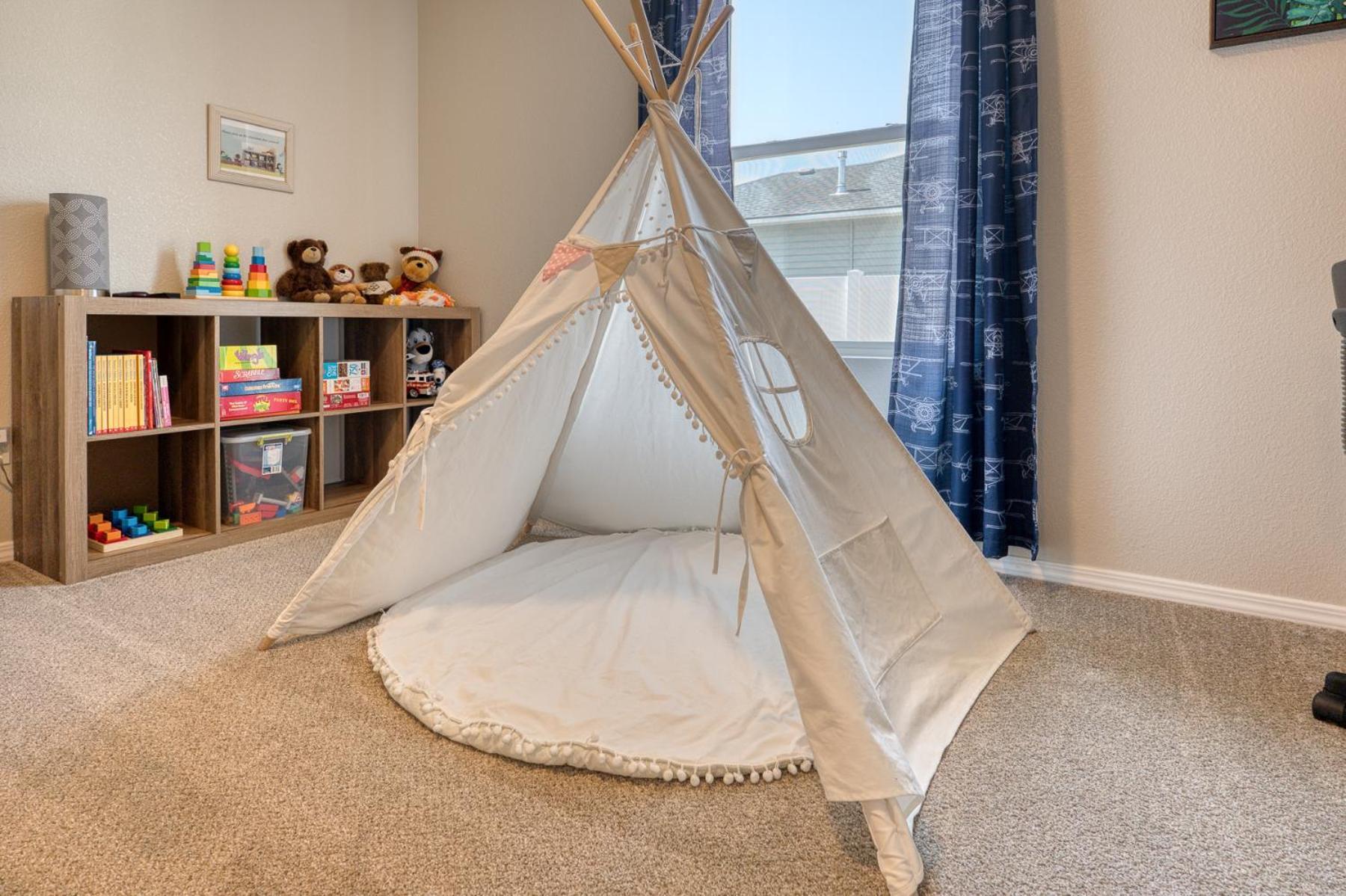 Family Friendly Playroom Garage Caldwell Ngoại thất bức ảnh