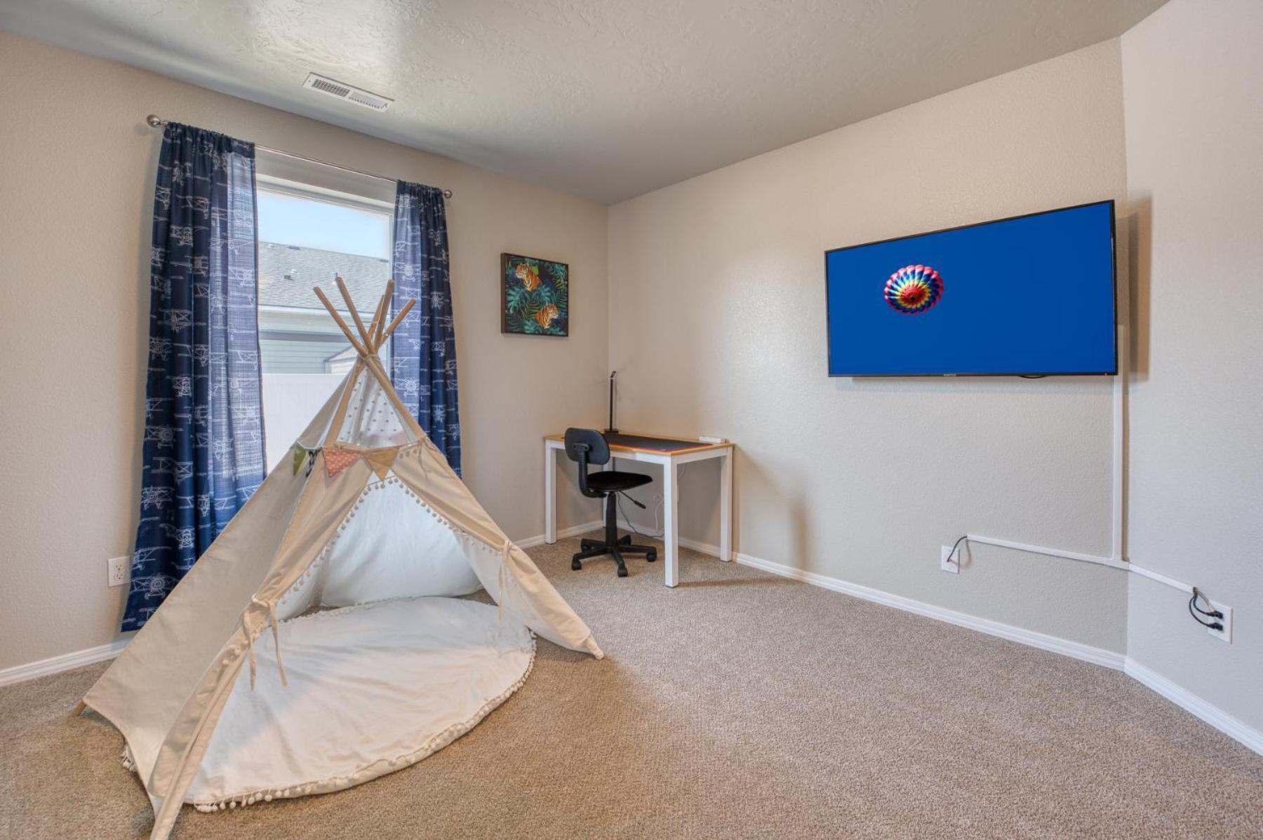 Family Friendly Playroom Garage Caldwell Ngoại thất bức ảnh